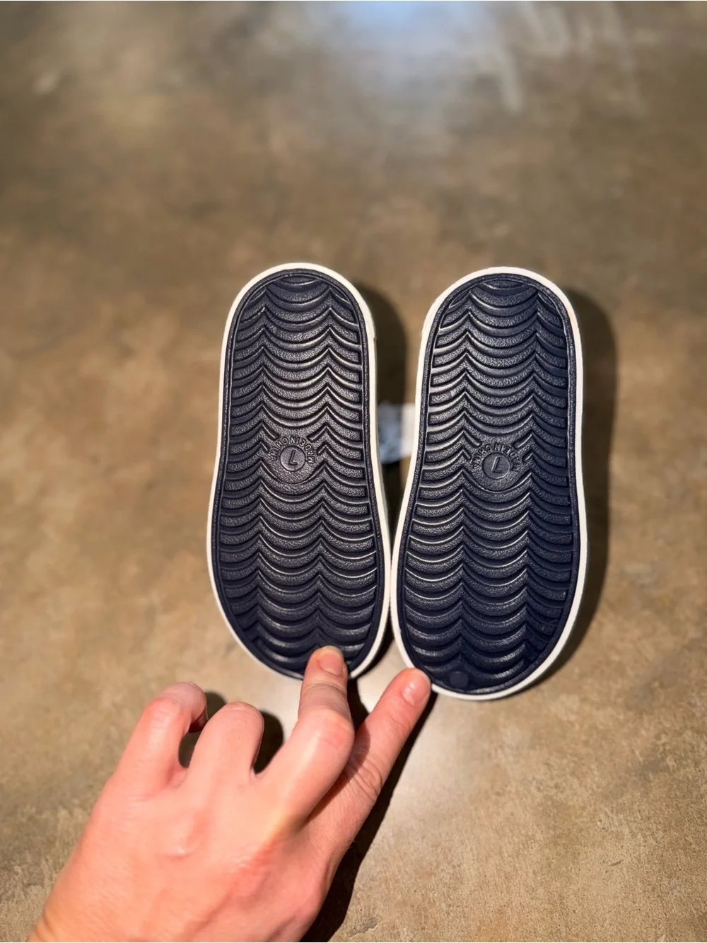 Old Navy Toddler 7 Navy Slip On Water Shoes Lightweight NWT